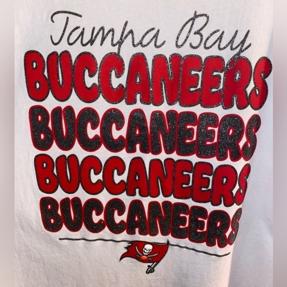 NFL Women’s Tampa Bay Buccaneers Short Sleeve Tee
